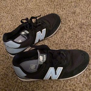 New Balance sneakers Size 5 in boys